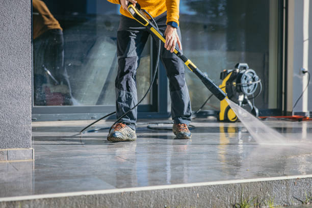 Animal Enclosure Cleaning in Somerset, TX